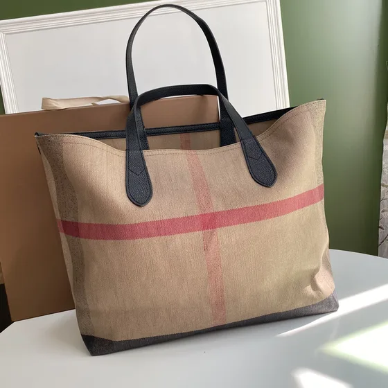 Burberry Logo Graphic Lona Bolsa tote Bege Bolsa tote