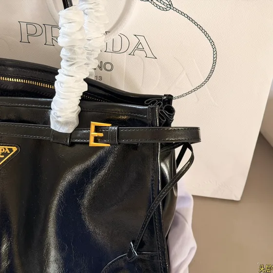 Prada Bonnie Soft Handbag Đen Top Handle