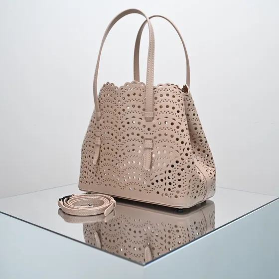 Burberry Mina Tote Bag สีครีม Tote Bag
