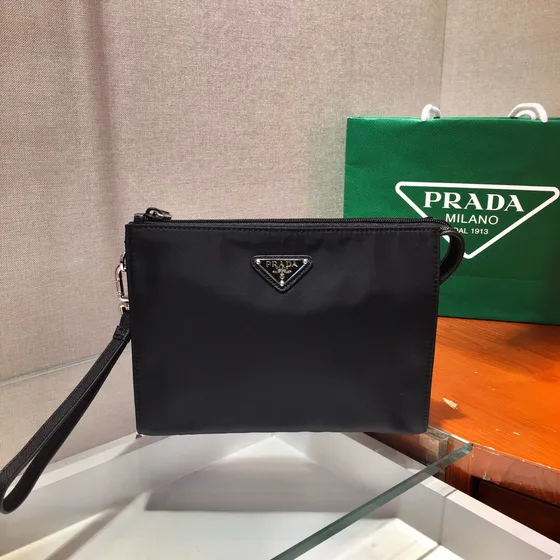 Prada Re-Nylon Etui With Wrist Strap Svart Clutch
