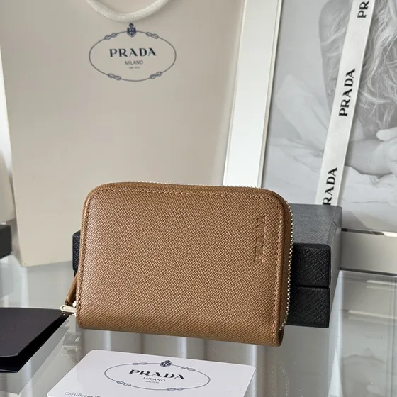 Prada Saffiano หนัง Zip Card Holder Caramel สีน้ำตาล Card Holder