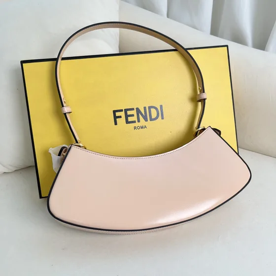 Fendi O'Lock Swing Light Pembe Omuz çantası
