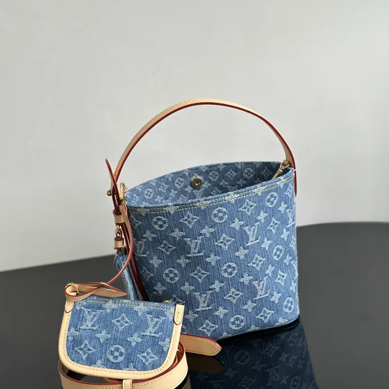 Louis Vuitton Bucket สีฟ้า Tote Bag