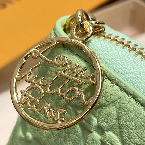 Louis Vuitton Light สีเขียว