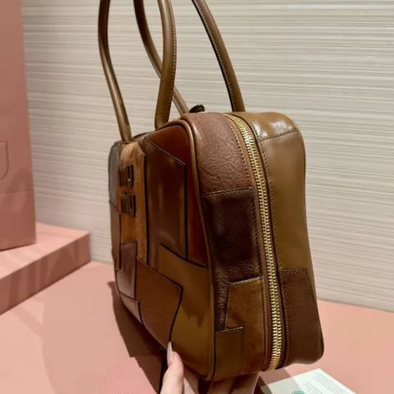 Miu briefcase สีน้ำตาล patchwork หนัง and หนังกลับ business