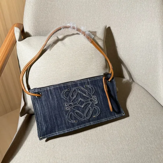 Loewe Loewe Denim Loewe Logo Schoudertas Dark Blauw Denim / Tan Leder Trim Schoudertas