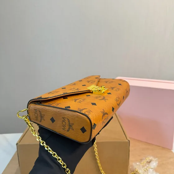 MCM Aren Visetos Chain Wallet Cognac Woc