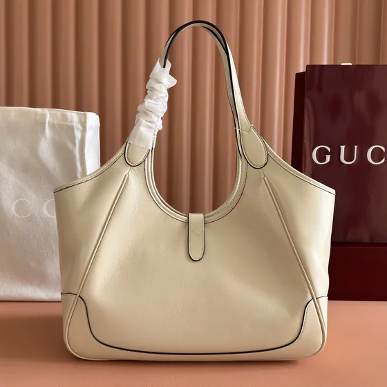 Gucci Gucci Jackie 1961 Medium Shoulder Bag สีครีม Hobo