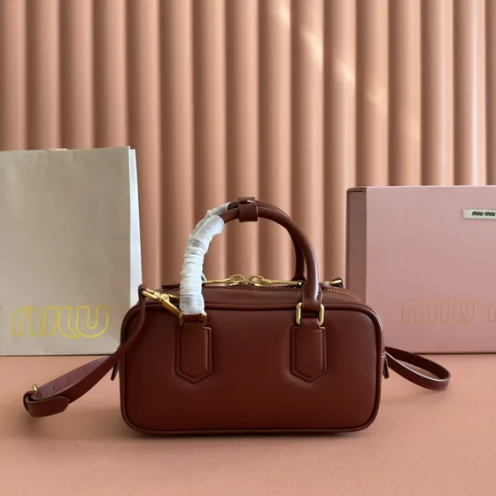 Miu Miu Couro Top-Handle Mini Bag Marrom Alça superior