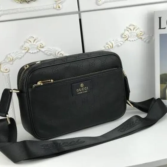 Gucci 33228-2 Black GG embossed 27x18x7cm messenger