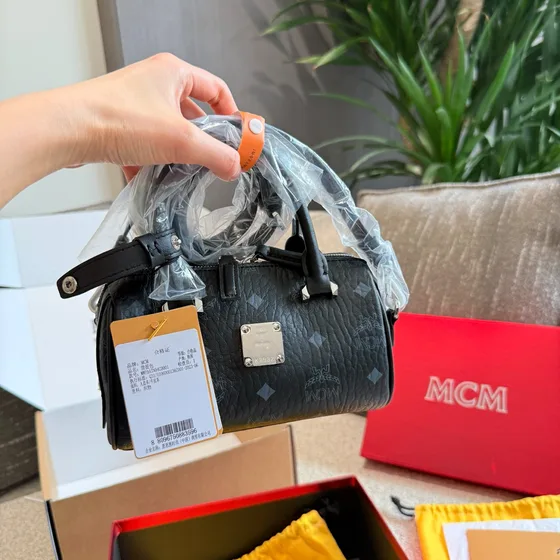 MCM Essential Boston Bag Preto Alça superior