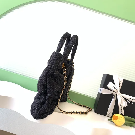 Chanel Tweed Pleated Chain Tote Sort Shopperveske