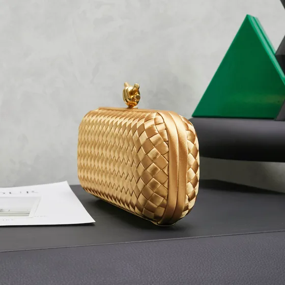 Bottega Veneta Intreccio Satin Knot Riñonera Dorado Riñonera