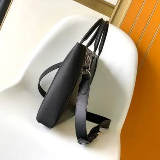 Louis Vuitton M30810 Black Taiga leather 40 x 29 x 4 cm business