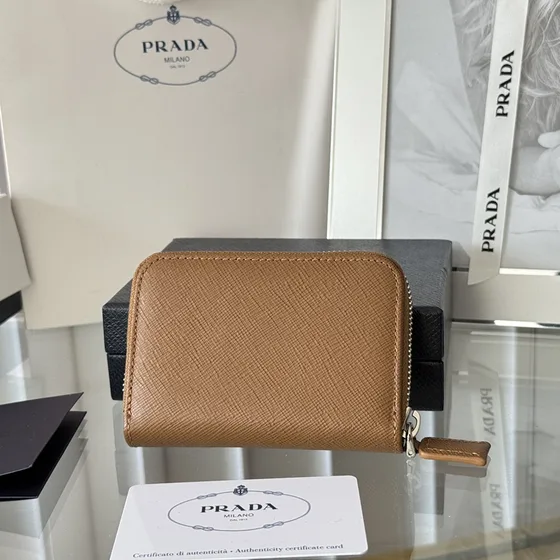 Prada Saffiano Couro Zip Key Case Camel Marrom Coin Purse