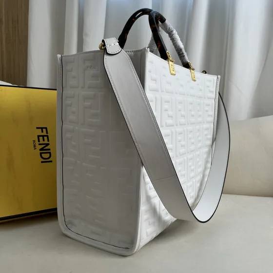 Fendi Sunshine Shopper Tote Putih Tote Bag