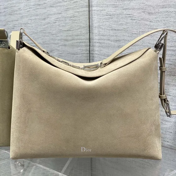 Dior Unknown สีครีม Hobo