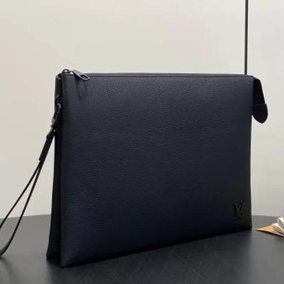 Louis Vuitton M25943 Black 35 5 x 26 x 6 5 cm everyday