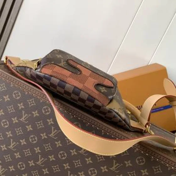 Louis Vuitton M15271 Monogram Reverse casual