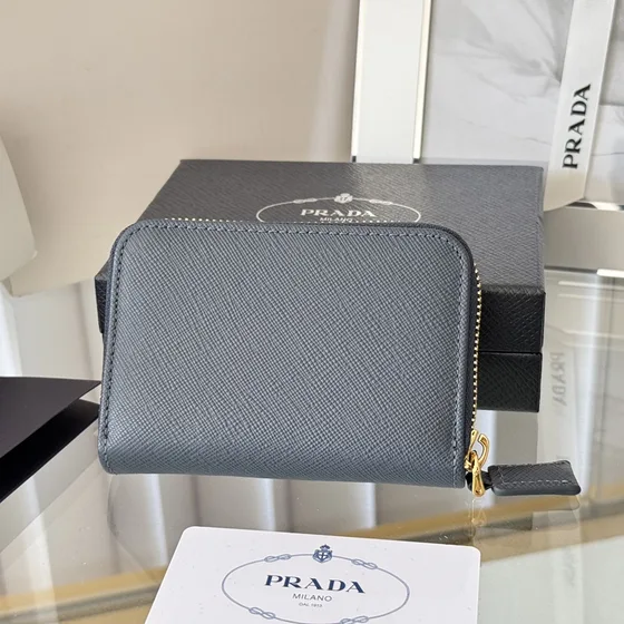 Prada Saffiano Metal Zip Around Card Holder Zwart Card Holder