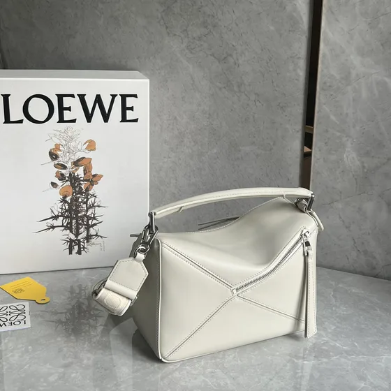 Loewe Puzzle Edge Small Bag สีขาว Top Handle
