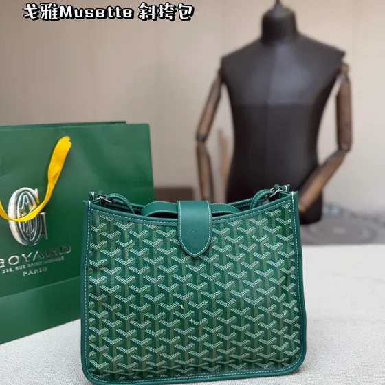 Goyard Musette Rojo Crossbody