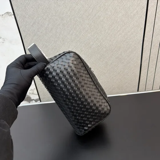 Bottega Veneta Intrecciato Piel Toiletry Case Negro Estuche