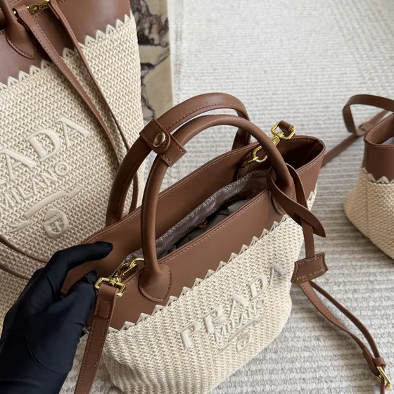 Prada Embroidered Crochet And جلد Top Handle Bag (1Bg538) بيج And بني Top Handle