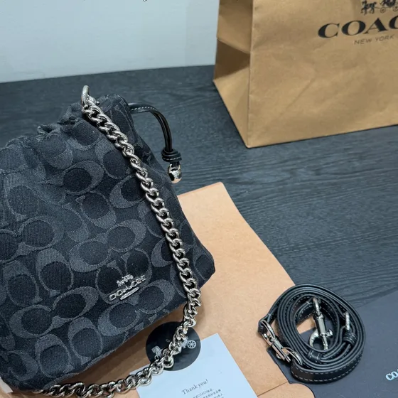 Coach Drawstring Chain Crossbody Сумка-ведро In Signature Denim Чёрный Crossbody