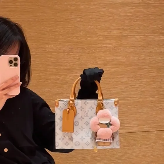 Louis Vuitton Onthego Белый Сумка-шоппер