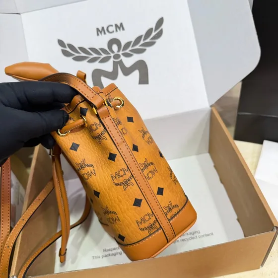 MCM Zoo Rabbit Drawstring Sac seau Cognac Crossbody