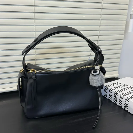 Loewe Penguin Bag Charm Grau/Schwarz Etui