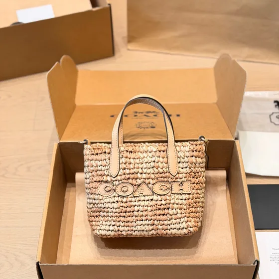 Coach Straw Mini Tote Crossbody Wine สีแดง / Natural สีครีม Crossbody