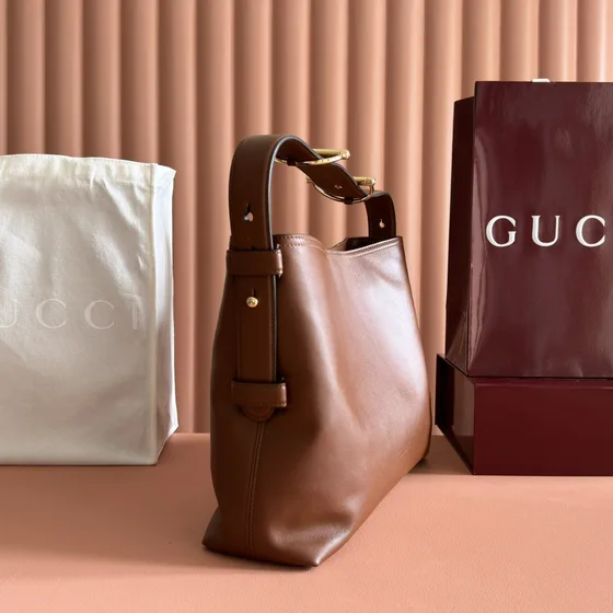 Gucci Gucci B Medium Omuz çantası Kahverengi Omuz çantası