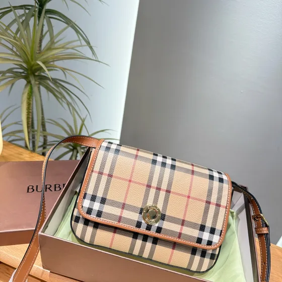 Burberry Vintage Check Crossbody Bag สีครีม/สีน้ำตาล Crossbody