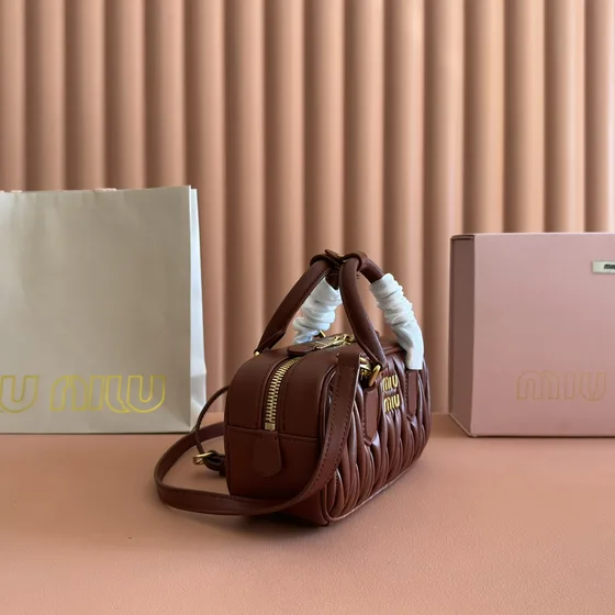 Miu Miu Matelassé Läder Topphandtag Bag Brun Topphandtag