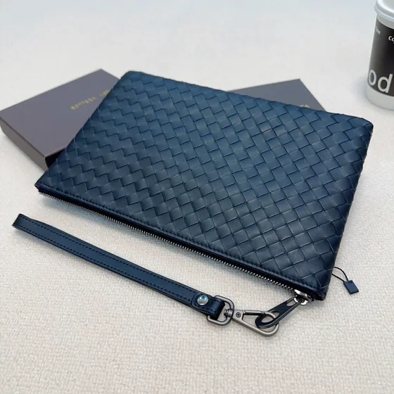 Bottega Veneta Intrecciato Document Case كحلي أزرق Clutch