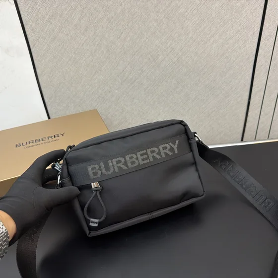 Burberry Logo Nylon Crossbody-Tasche Schwarz Crossbody