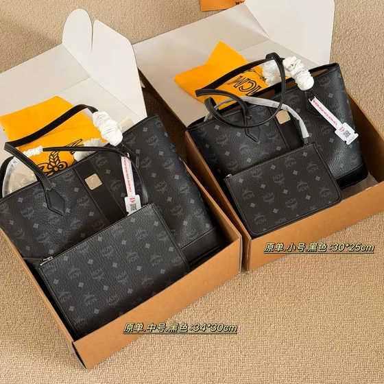 MCM Aren Visetos Tote Black 30 25cm Tote Bag
