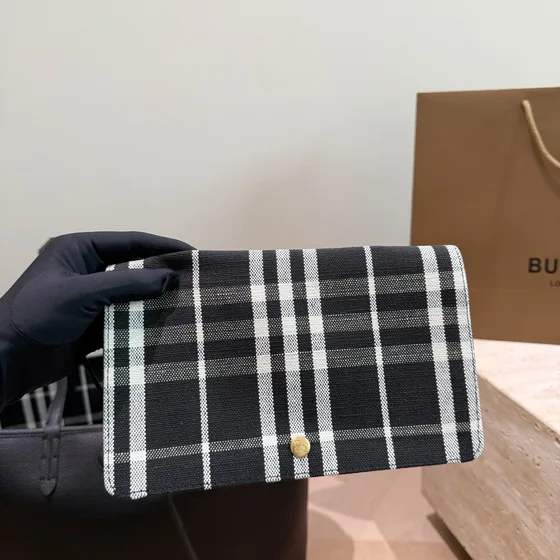 Burberry Horseferry Tote Hitam Tote Bag