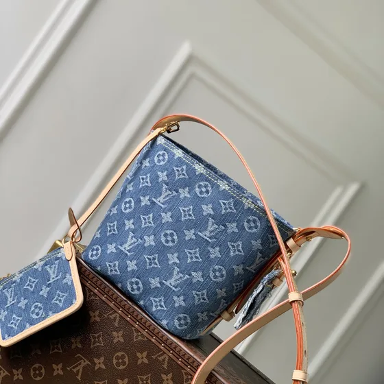Louis Vuitton Pochette Accessoires Azul Necessaire