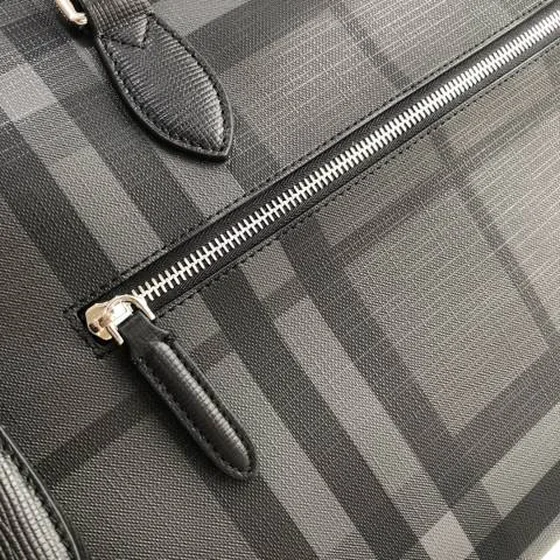 Burberry Mallette Noir Plaid small business