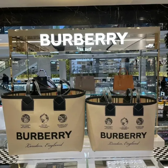 Burberry Logo Print Lona Bolso tote Beige With Negro Trims Bolso tote