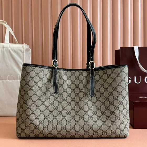 Gucci Gg Emblem Medium Bolso tote Beige And Negro Bolso tote