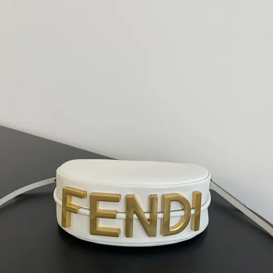 Fendi Hobo Shoulder Bag สีขาว Hobo