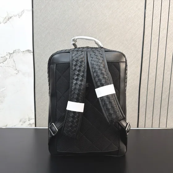 Bottega Veneta Intrecciato Slim Backpack Hitam Backpack