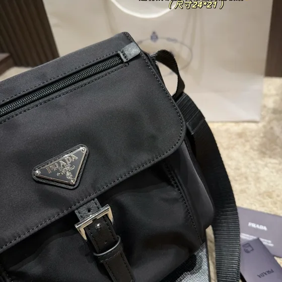 Prada Nylon Budveske Sort 24*21cm Crossbody