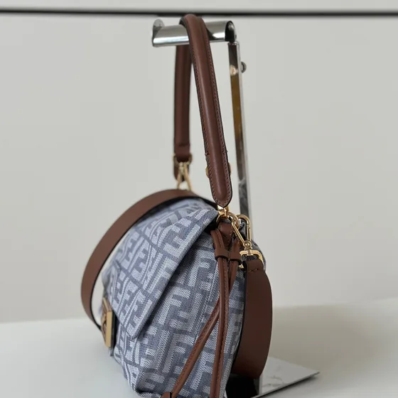 Fendi Mamma Baguette Light Синий Сумка на плечо
