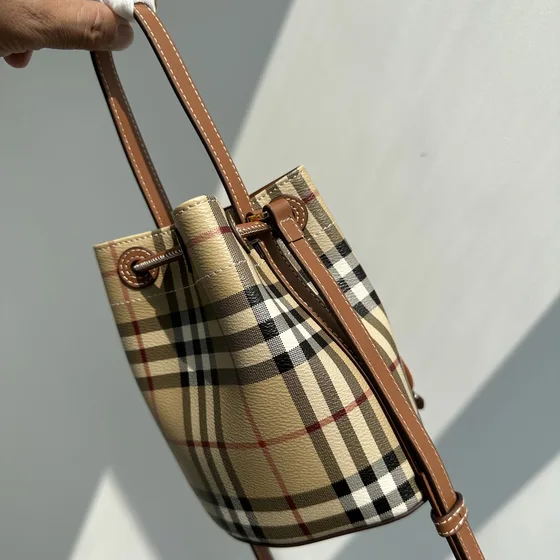 Burberry Tb Mini Drawstring Bolsa balde Vintage Check Bege/Briar Marrom Crossbody