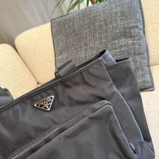 Prada Re-نايلون Tote Bag With Shoulder Strap أسود Tote Bag